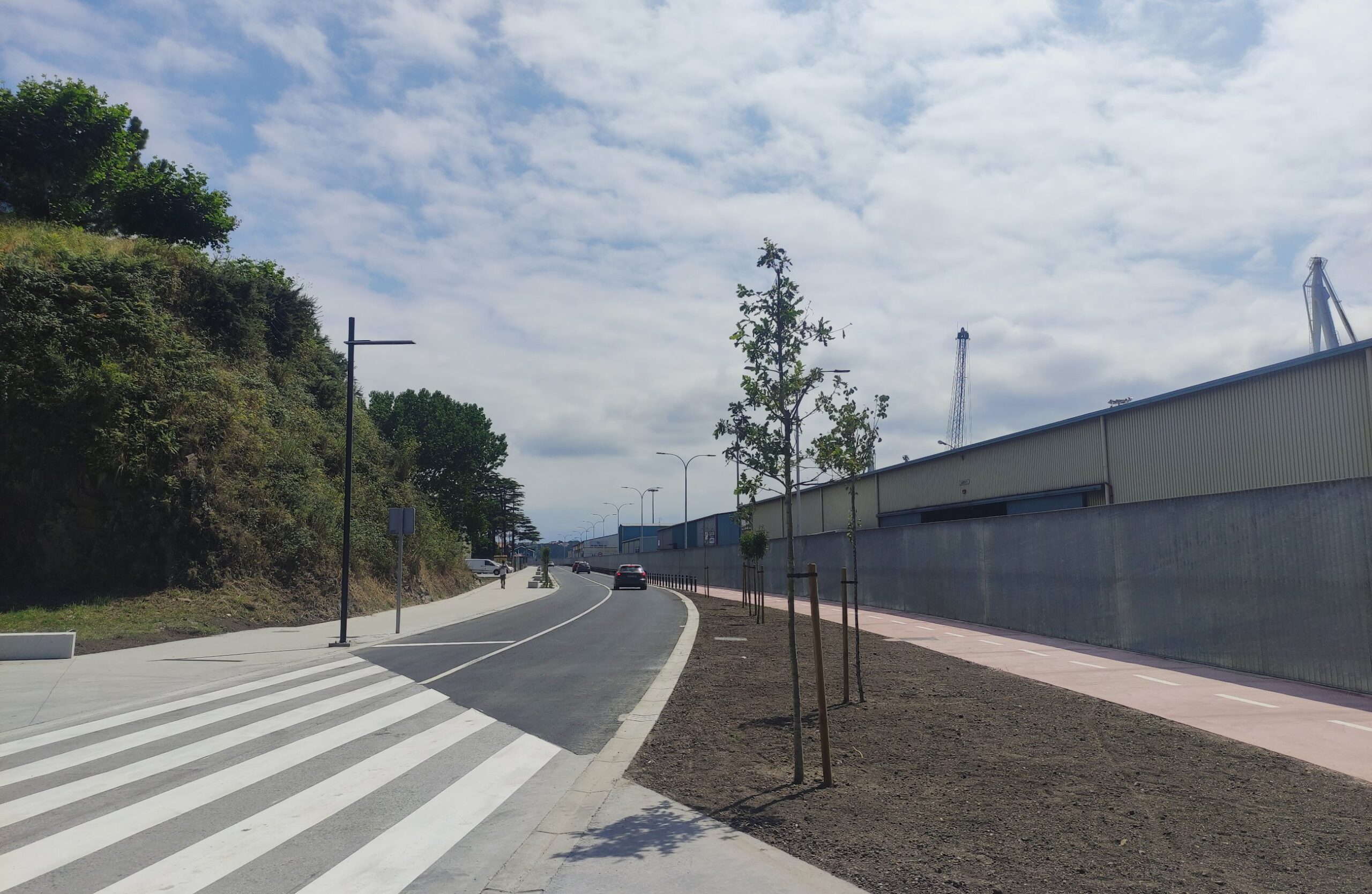 Vista del carril bici en la zona portuaria de Ferrol